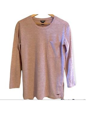 Roots Long sleeve crew neck, pocket. Heather pink.